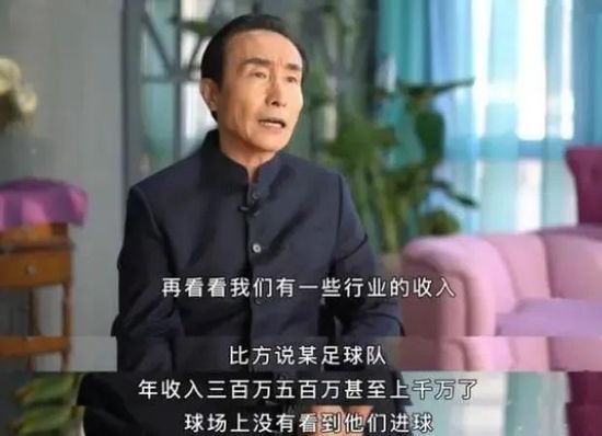 后面车里的人通过对讲机回复道：收到，我们已经开始热身了。